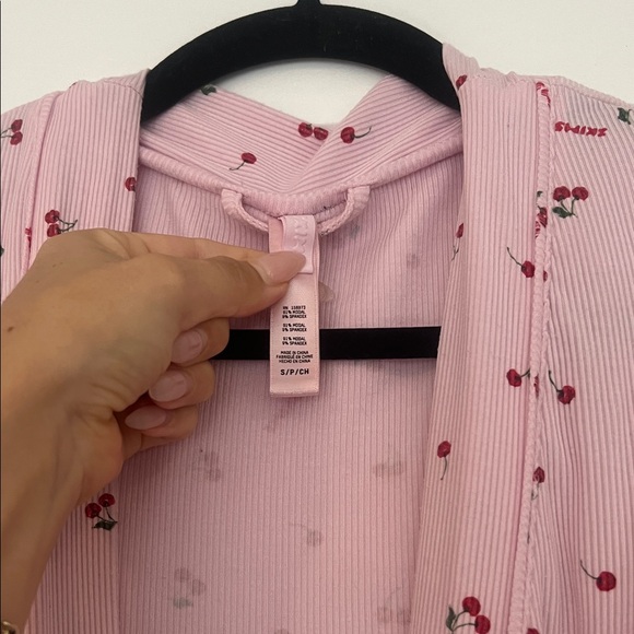 Skims Cherry Robe - Picture 2 of 3